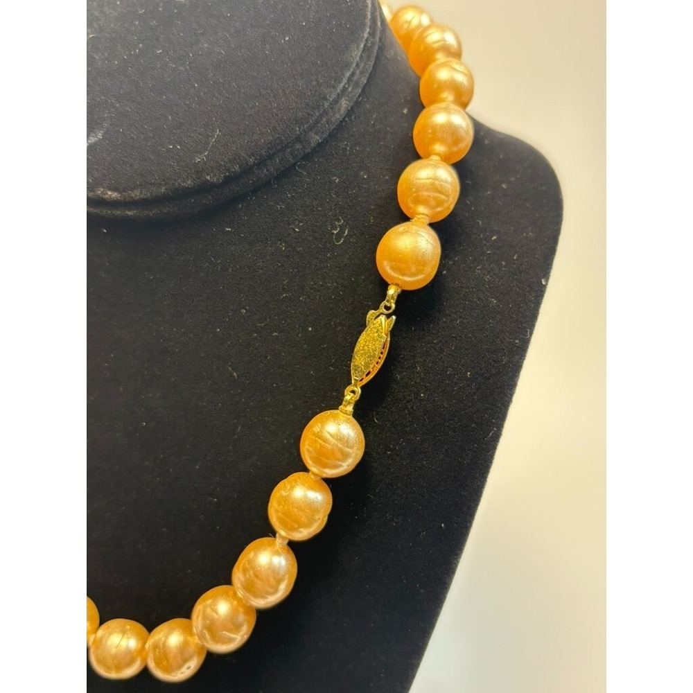Pearl Necklace with Chunky Faux Pearl Beads Vintage Creamy Peach‎ - Picture 5 of 10